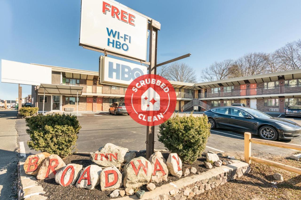 Oyo Hotel Malden Ma Broadway Exterior photo