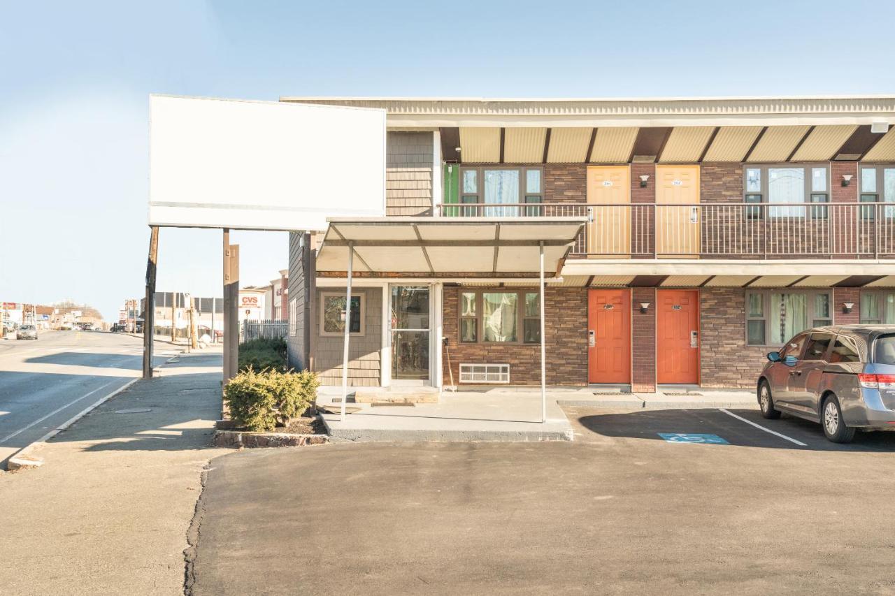 Oyo Hotel Malden Ma Broadway Exterior photo