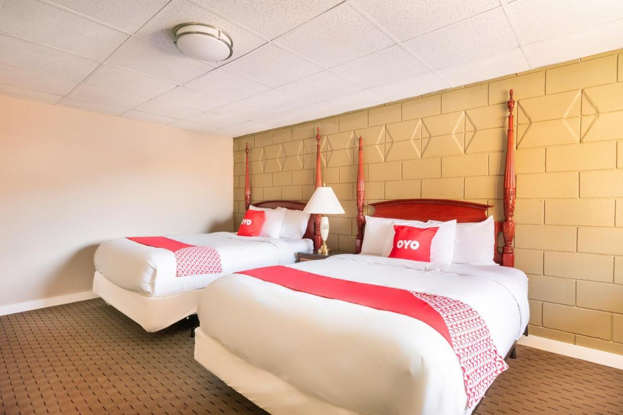 Oyo Hotel Malden Ma Broadway Exterior photo